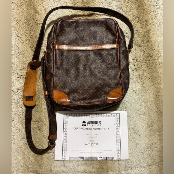 🔥 COA Louis Vuitton Danube Monogram Crossbody Bag in GUC 🔥 - Picture 12 of 15